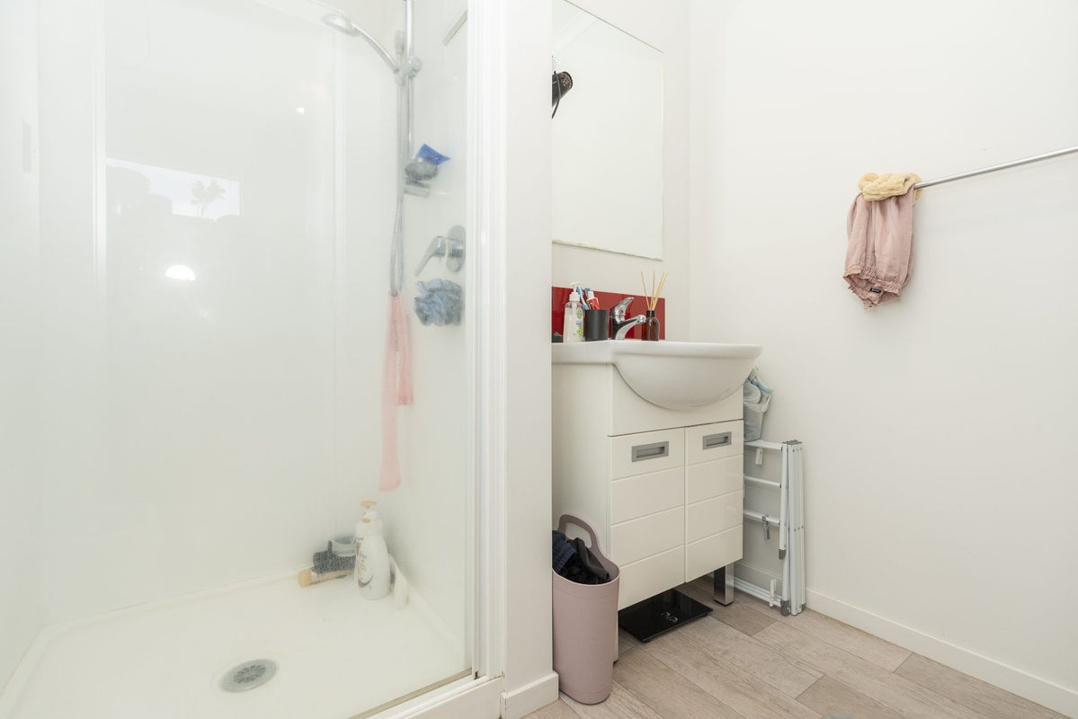 4/9 Greensboro Street, Hamilton East, Hamilton - Carousel 18