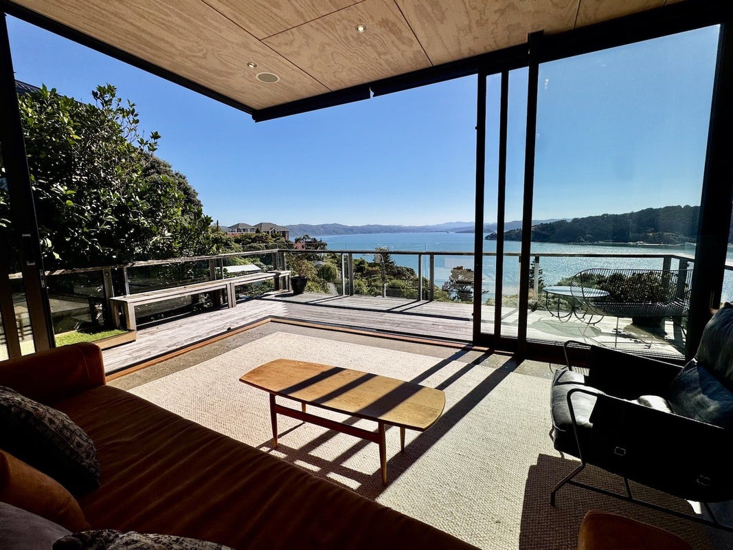 127 Te Anau Road, Hataitai, Wellington - Carousel 2