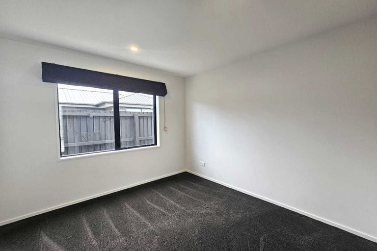 2/21 Blakes Road, Belfast, Christchurch - Carousel 13