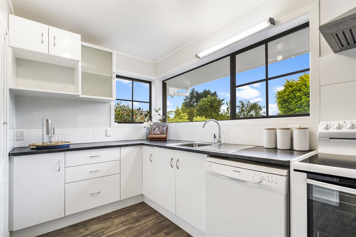 3 Sandford Place, Chartwell, Hamilton - Carousel 2