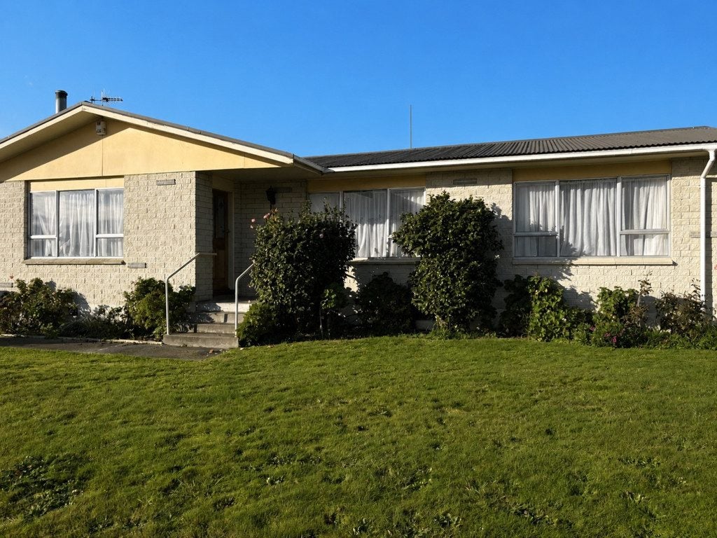 24 Caernarvon Drive, Flaxmere, Hastings - Carousel 2