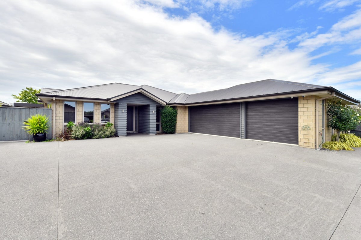 38 Josephine Crescent, Aidanfield, Christchurch - Carousel 1