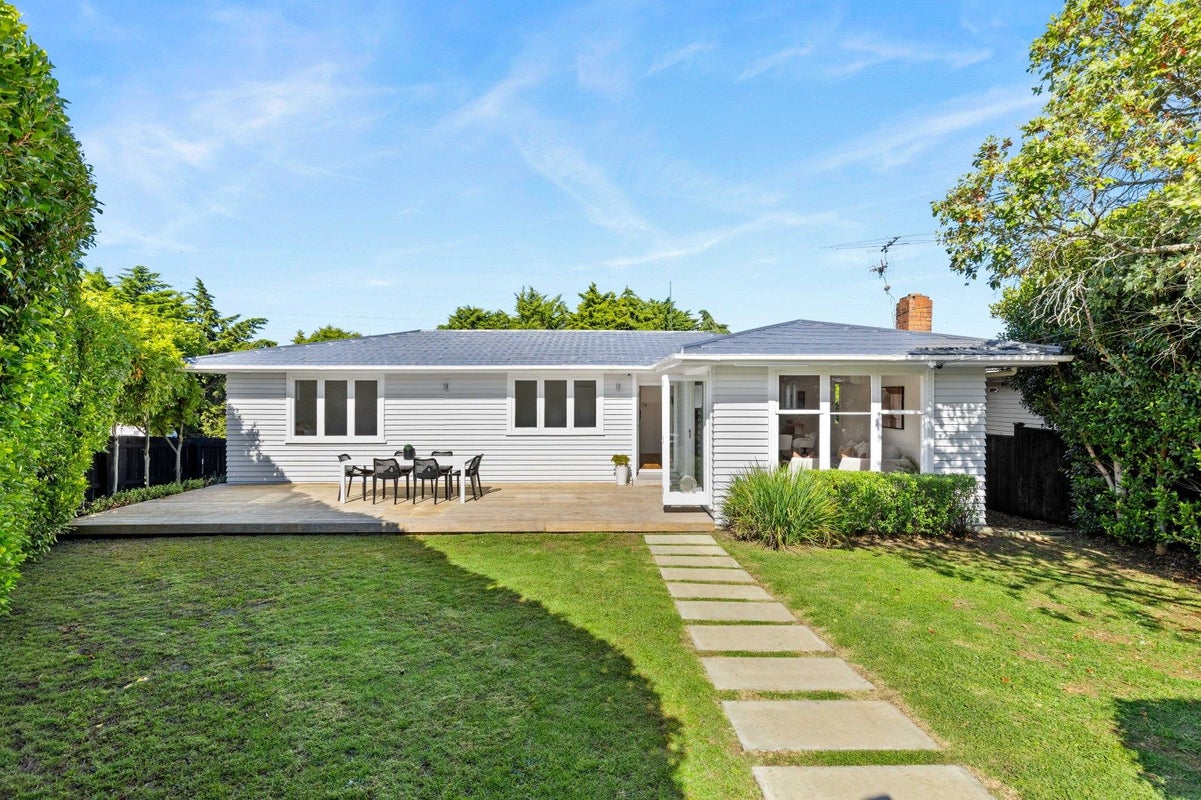 34C Toru Street, Te Atatu Peninsula, Auckland - Carousel 1
