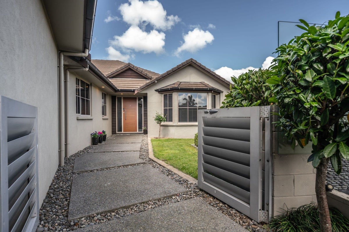 65 Palliser Drive, Huntington, Hamilton - Carousel 1
