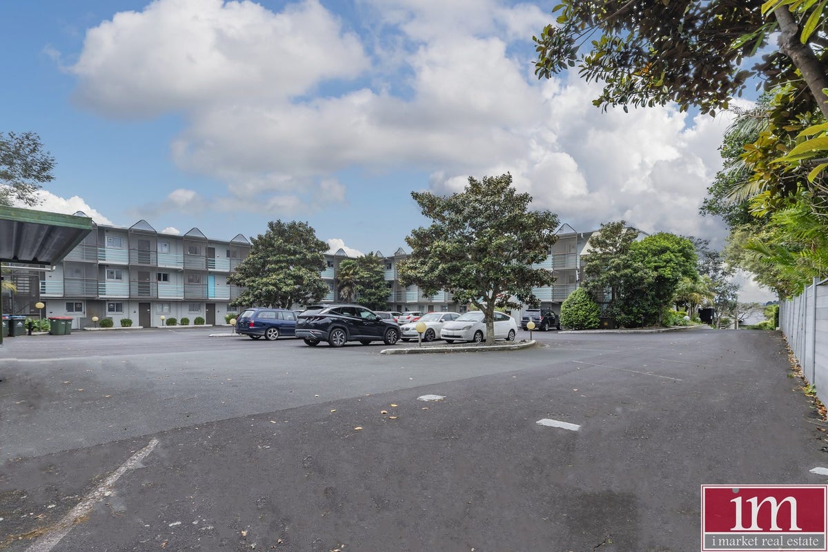 106/2 Maungawhau Road, Newmarket, Auckland - Carousel 1