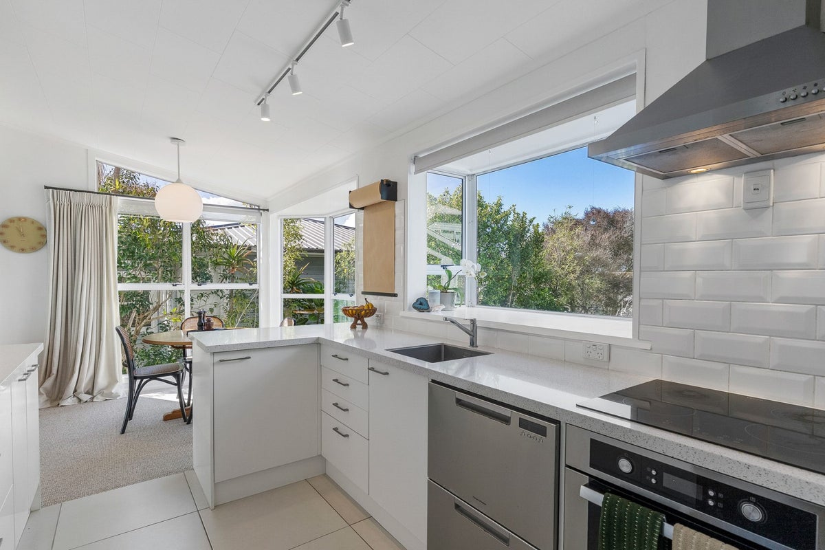 1/6 Tyne Road, Forrest Hills, Auckland - Carousel 2