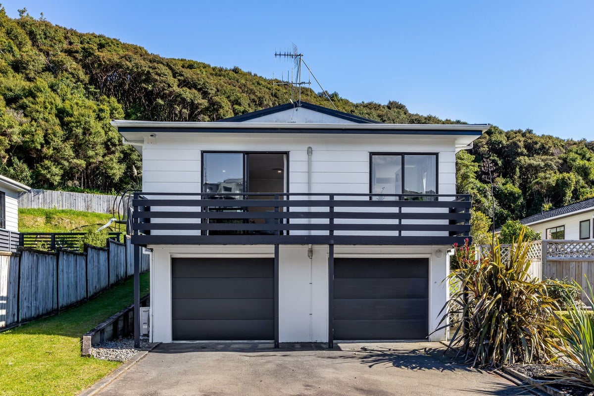 58 Albatross Close, Whitby, Porirua - Carousel 1
