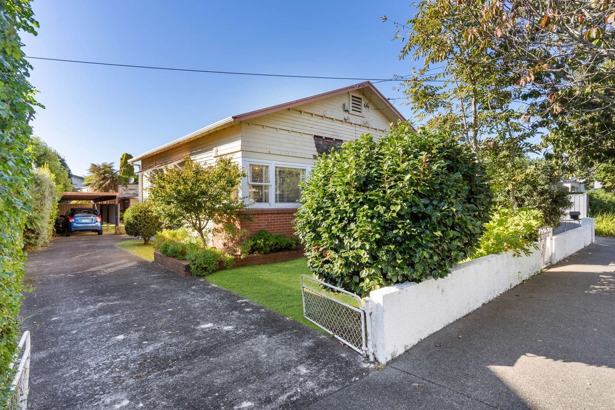 22 Volcanic Street, Mount Eden, Auckland - Carousel 1