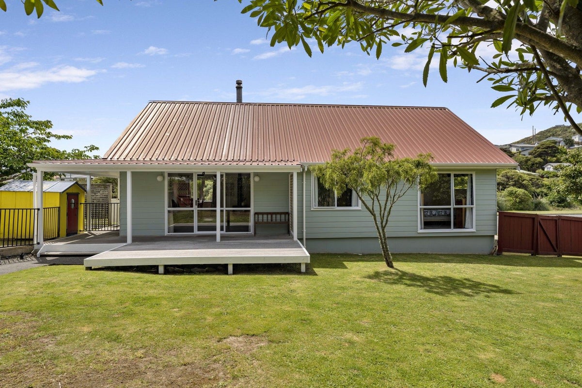 2 Seagull Place, Whitby, Porirua - Carousel 1