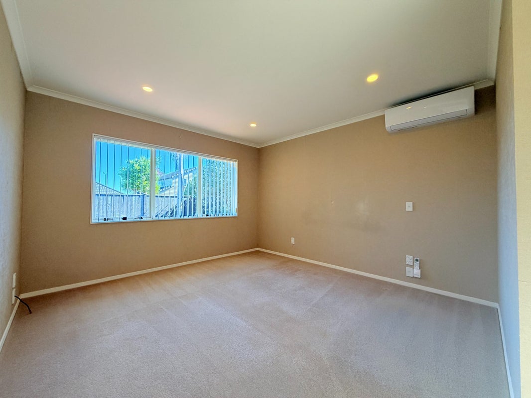 42 Salford Crescent, Flat Bush, Auckland - Carousel 2