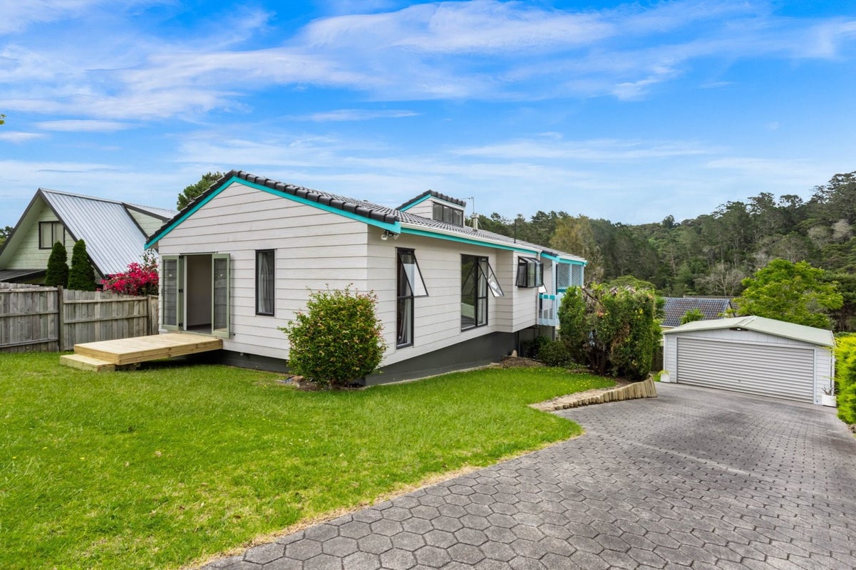 44 Hale Crescent, Bayview, Auckland - Carousel 1