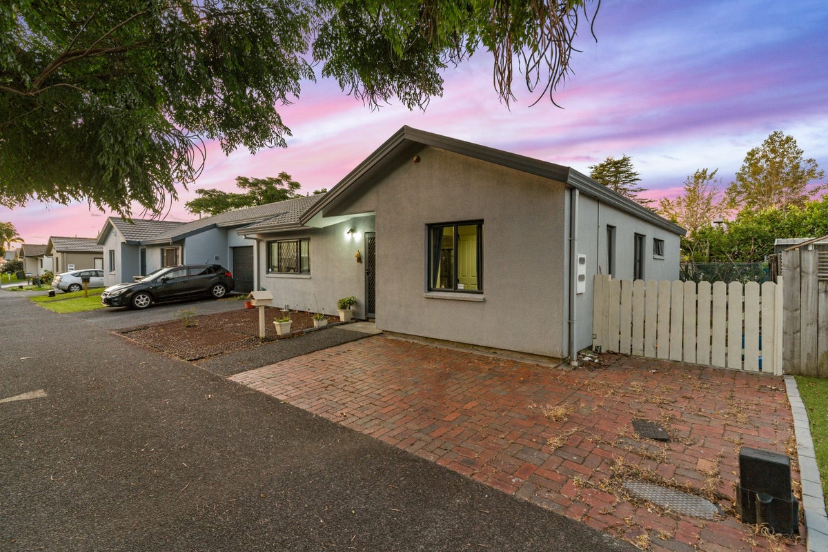 11E Sturges Road, Henderson, Auckland - Carousel 18