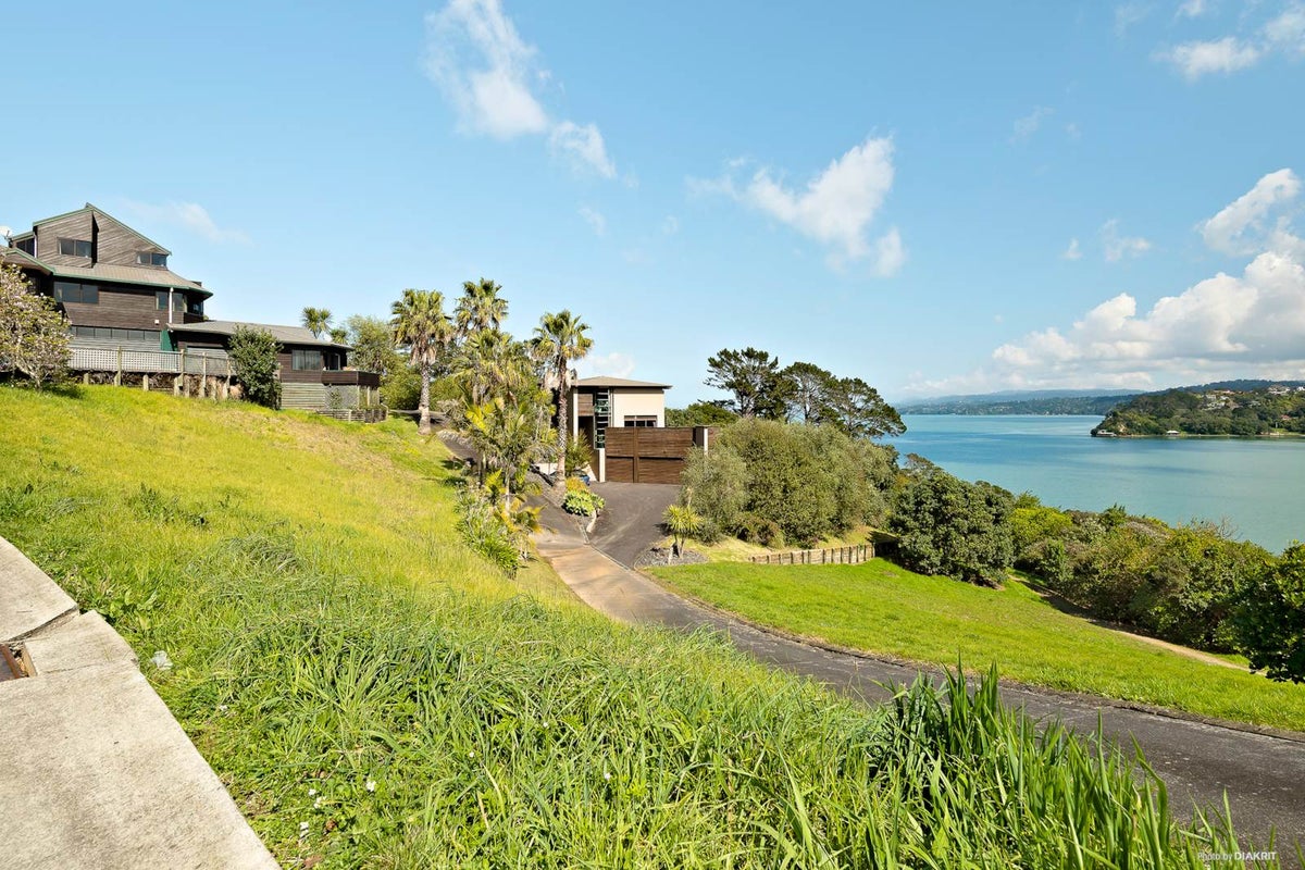 32A Strathnaver Crescent, Lynfield, Auckland - Carousel 2