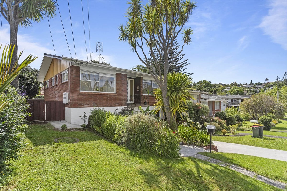 1/23 Liston Crescent, Howick, Auckland - Carousel 1
