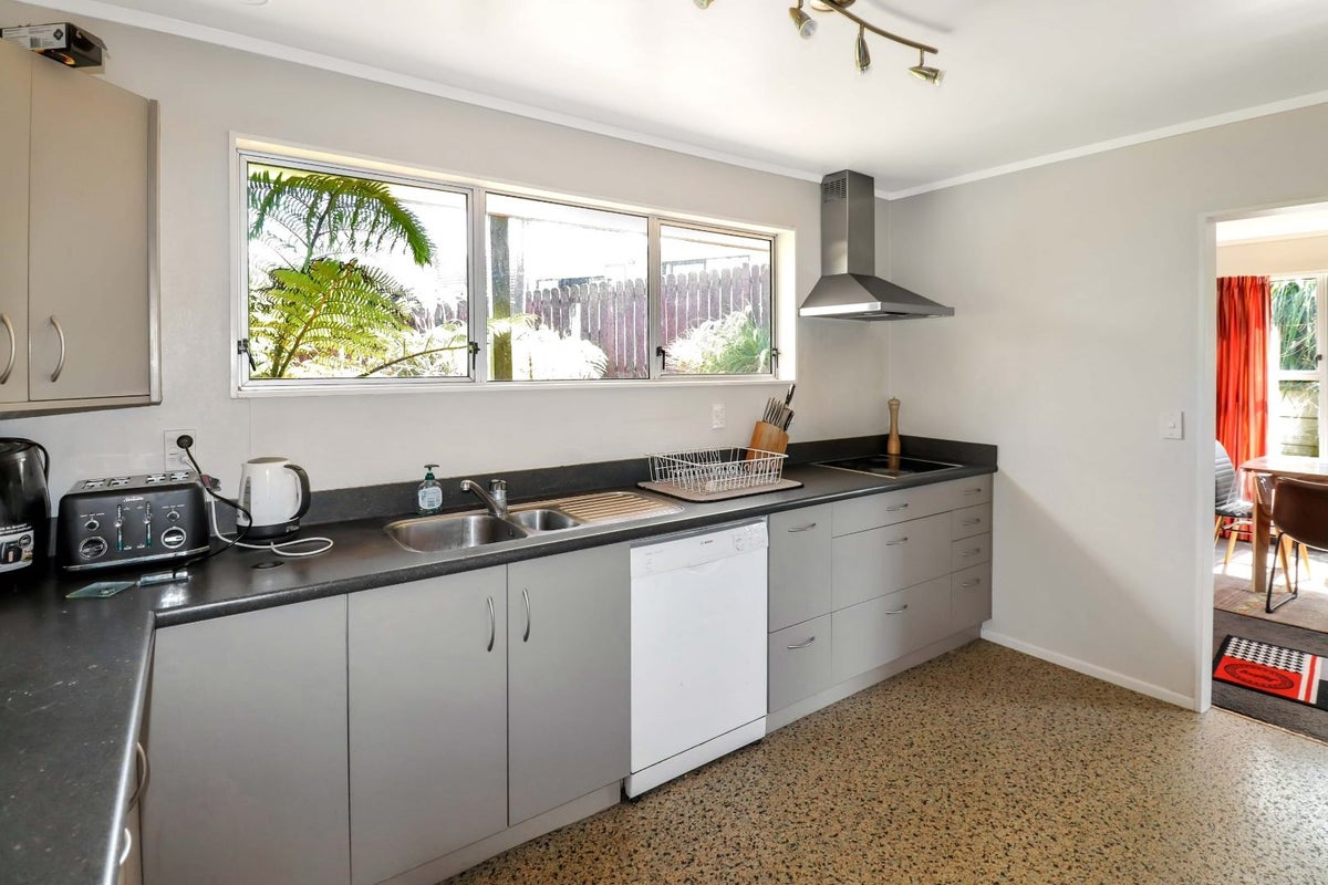 27 Cambrian Street, Churton Park, Wellington - Carousel 2