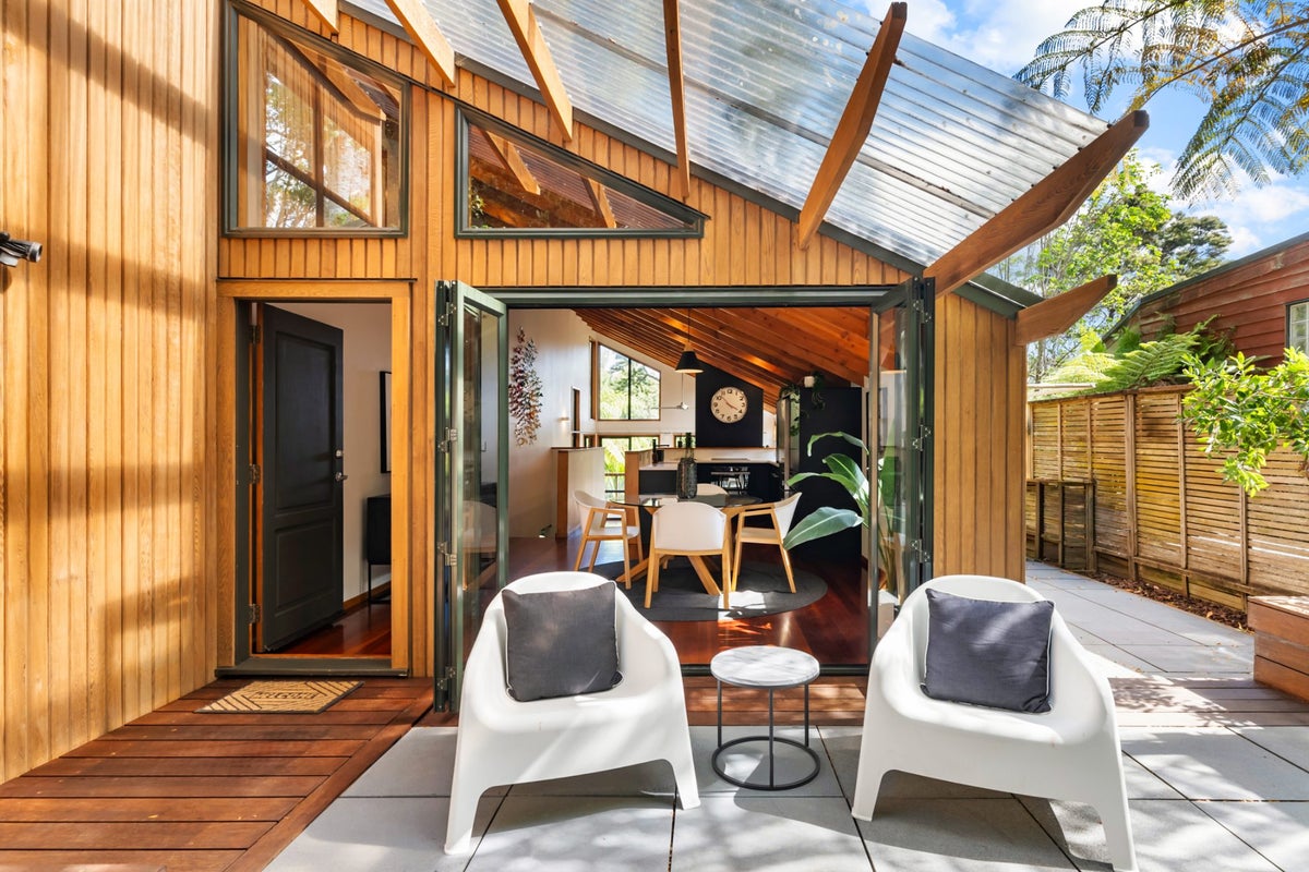 31 York Road, Titirangi, Auckland - Carousel 2