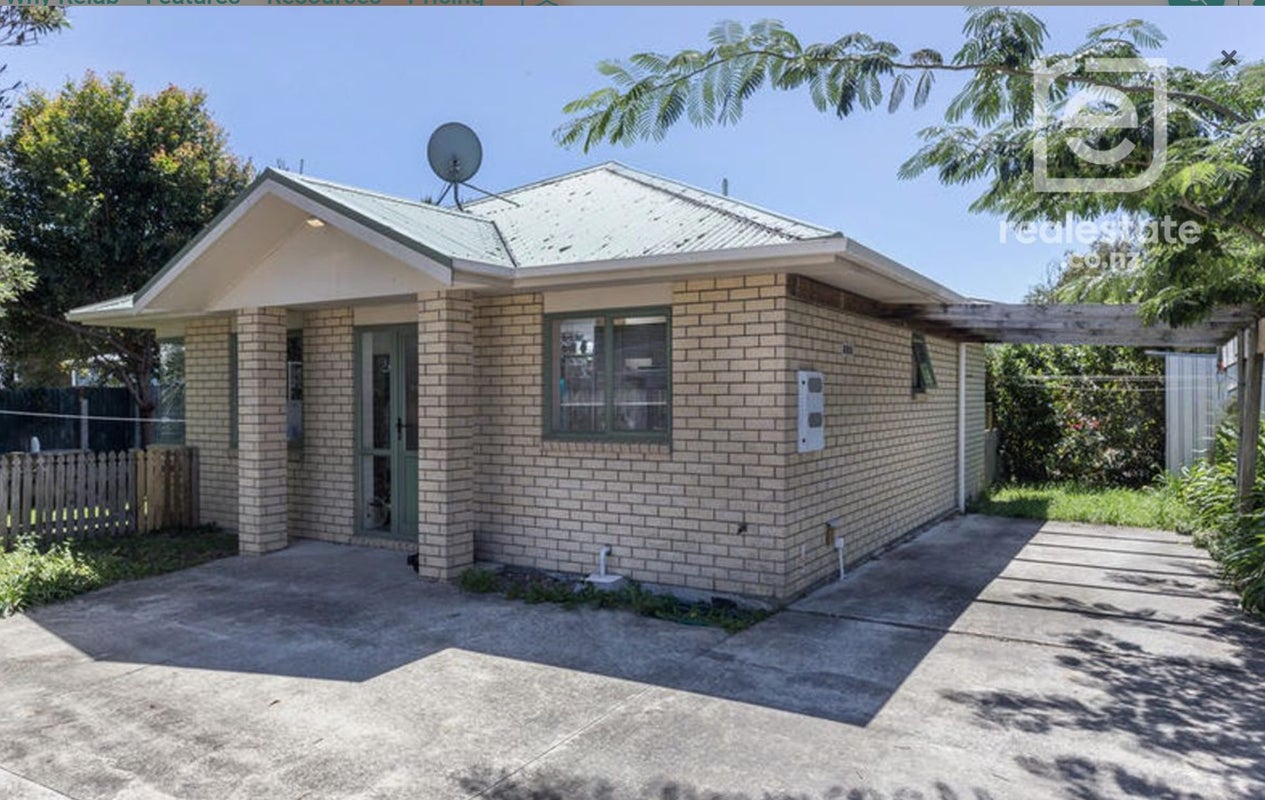 4 Ingleby Place, Kelston, Auckland - Carousel 1