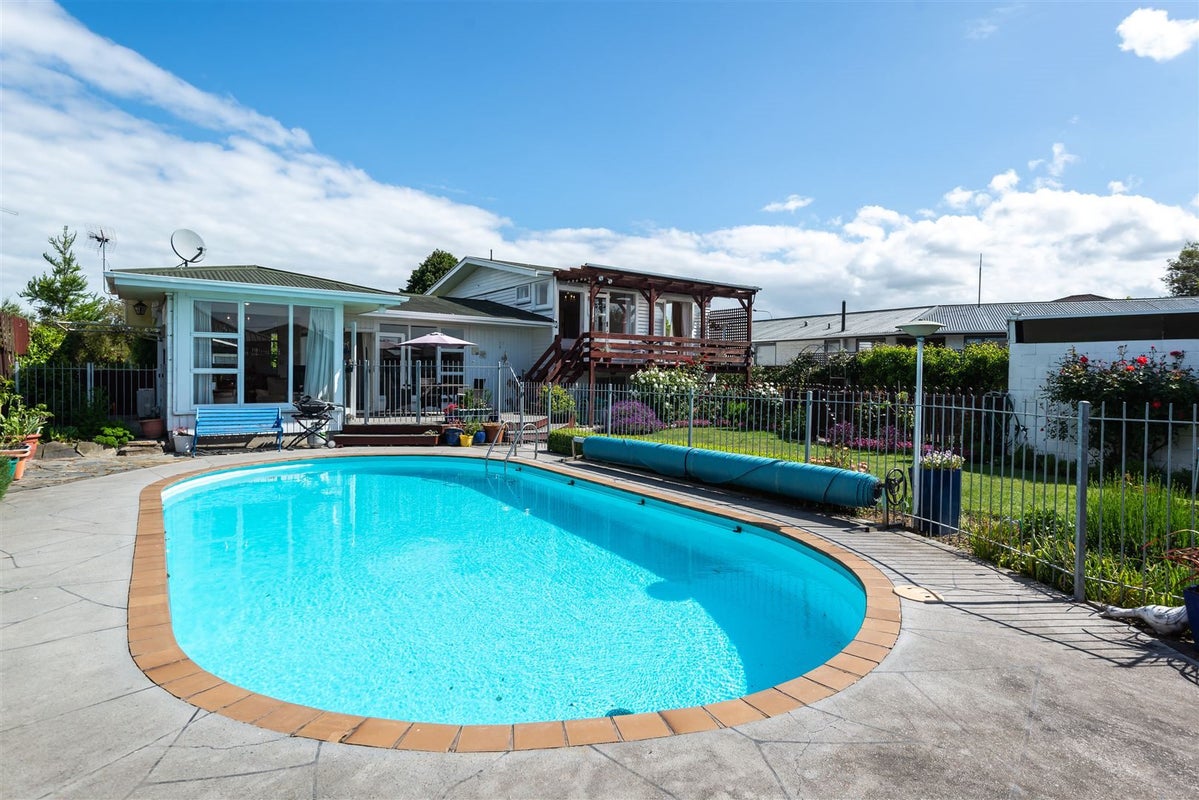 20 Rosedale Place, Avonhead, Christchurch - Carousel 1