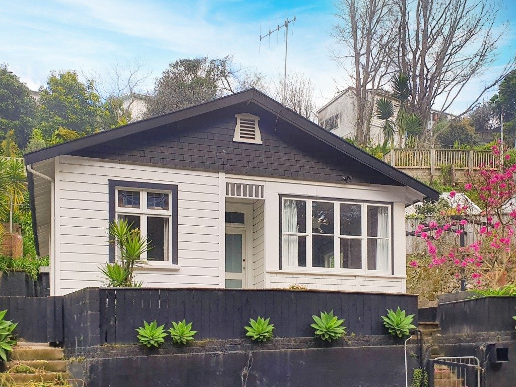 7 Spencer Road, Hospital Hill, Napier - Carousel 1