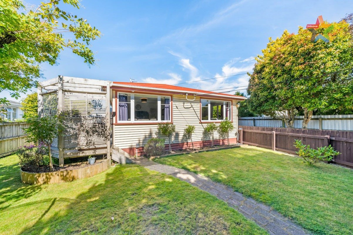 1/4 Tui Grove, Elderslea, Upper Hutt - Carousel 2
