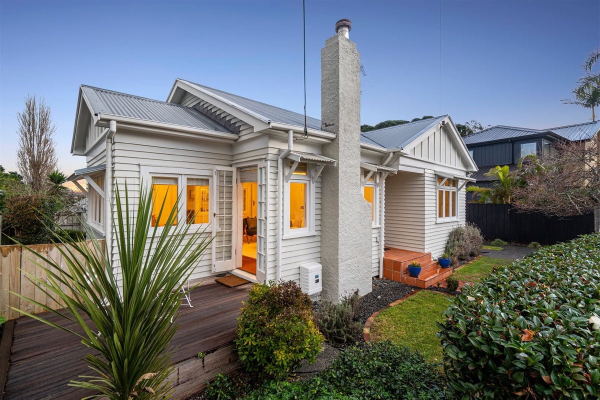 10 Faulkner Road, Northcote Point, Auckland - Carousel 2