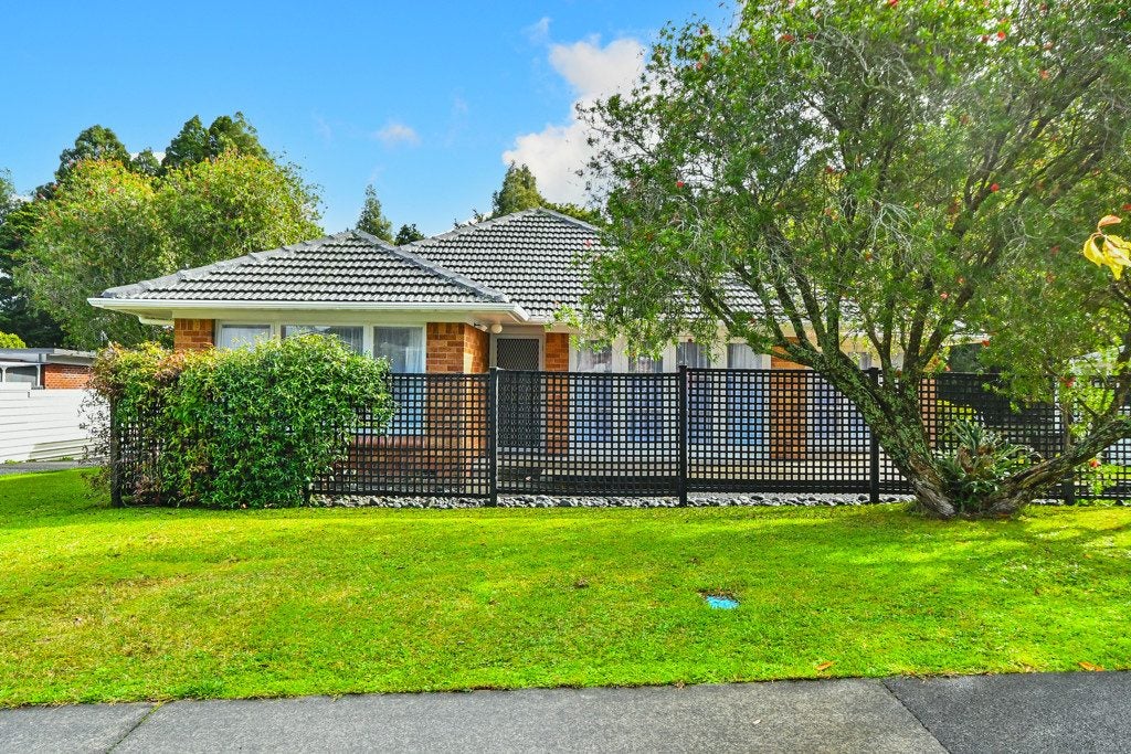 18 Walpole Avenue, Hillpark, Auckland - Carousel 1