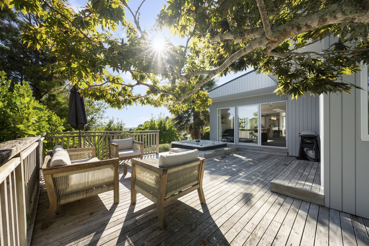 53 West Lynn Road, Titirangi, Auckland - Carousel 1