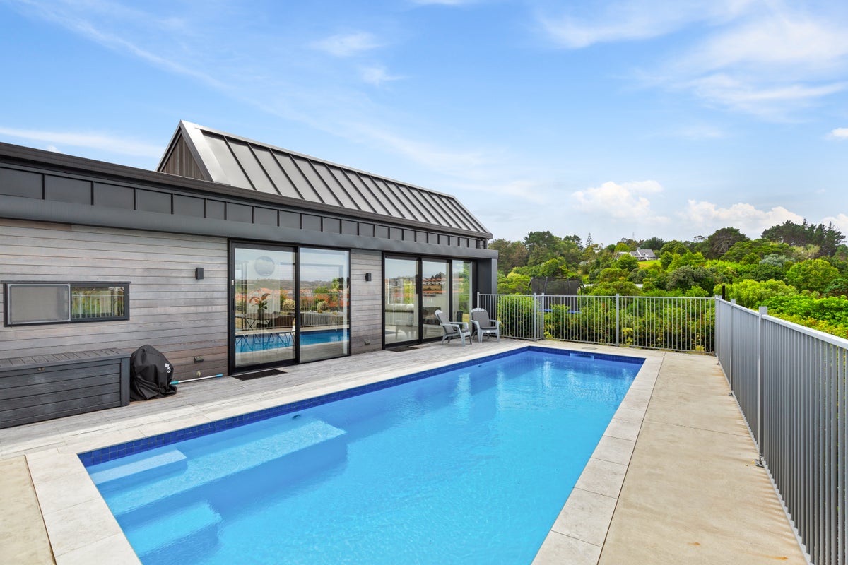 9 Laguna Place, Matakatia, Whangaparaoa - Carousel 2