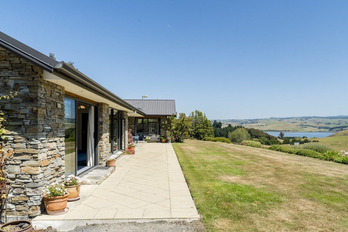 67 Surrey Heights, WAIHOLA, OUTRAM - Carousel 2