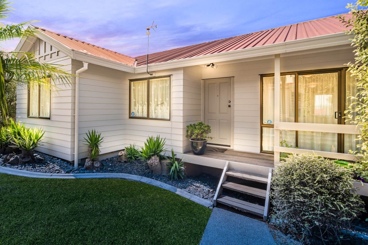 1/5 Miriam Corban Heights, Henderson, Auckland - Carousel 1