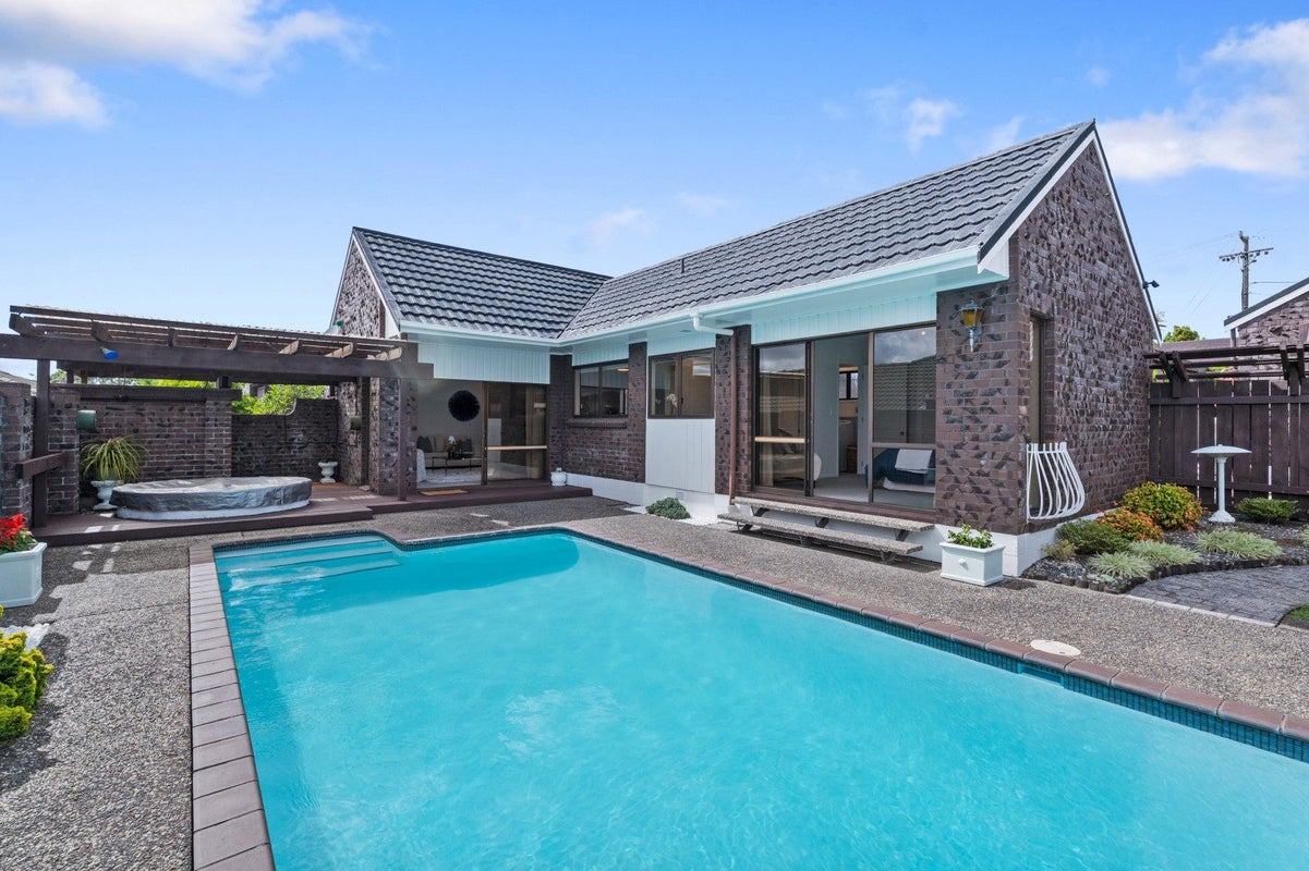 1 Bolton Street, Blockhouse Bay, Auckland - Carousel 1