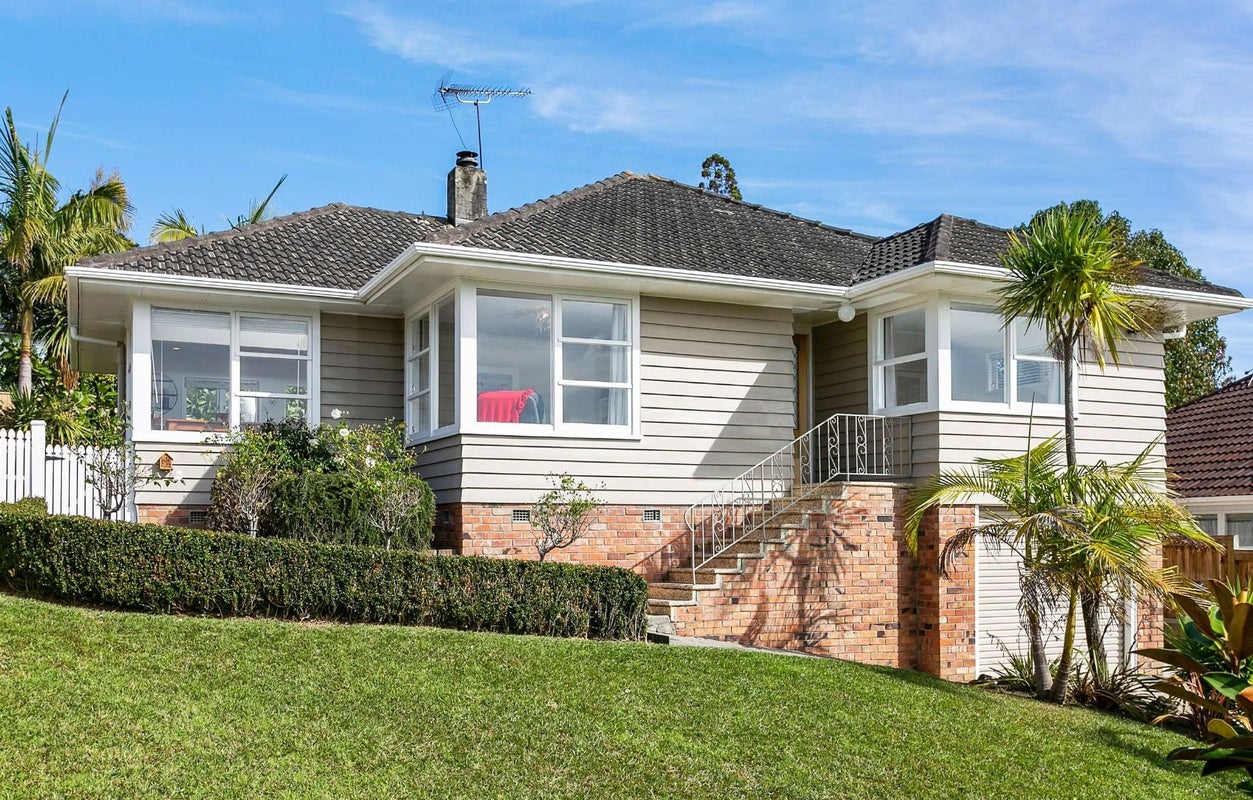 22 Dolbear Street, Titirangi, Auckland - Carousel 1
