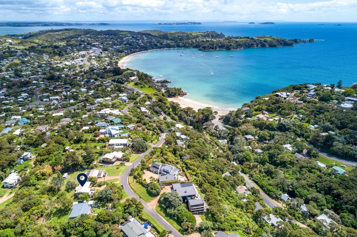 25 Tawa Street, Oneroa, Waiheke Island - Carousel 2
