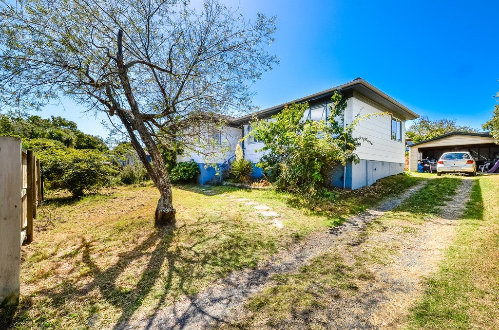 12 St Margaret Place, West Harbour, Auckland - Carousel 1