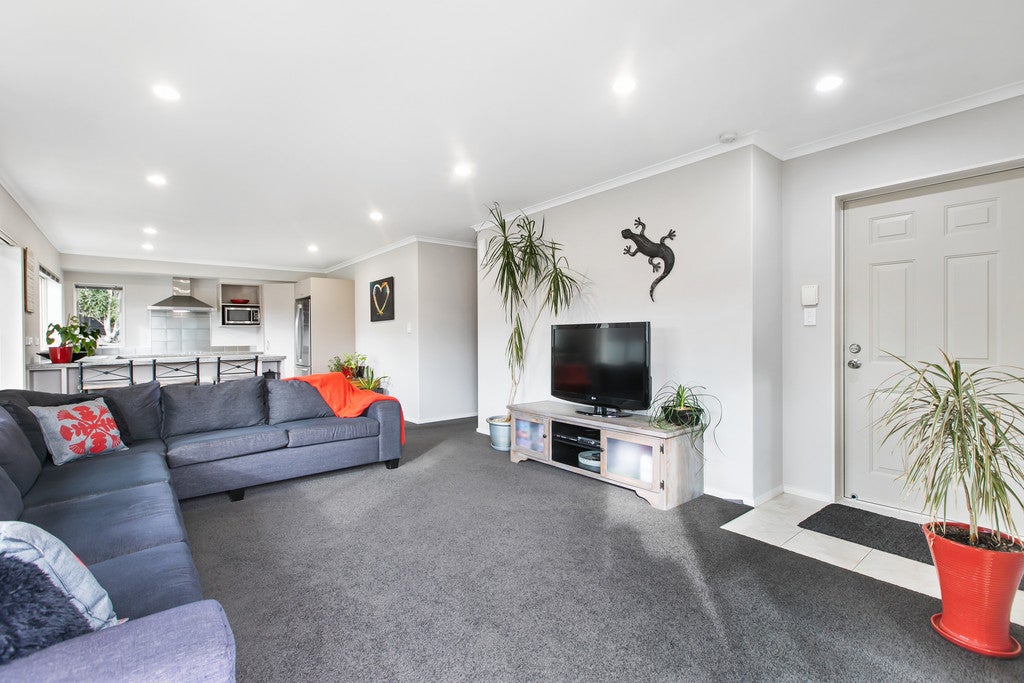17A Foxlaw Street, Randwick Park, Auckland - Carousel 2