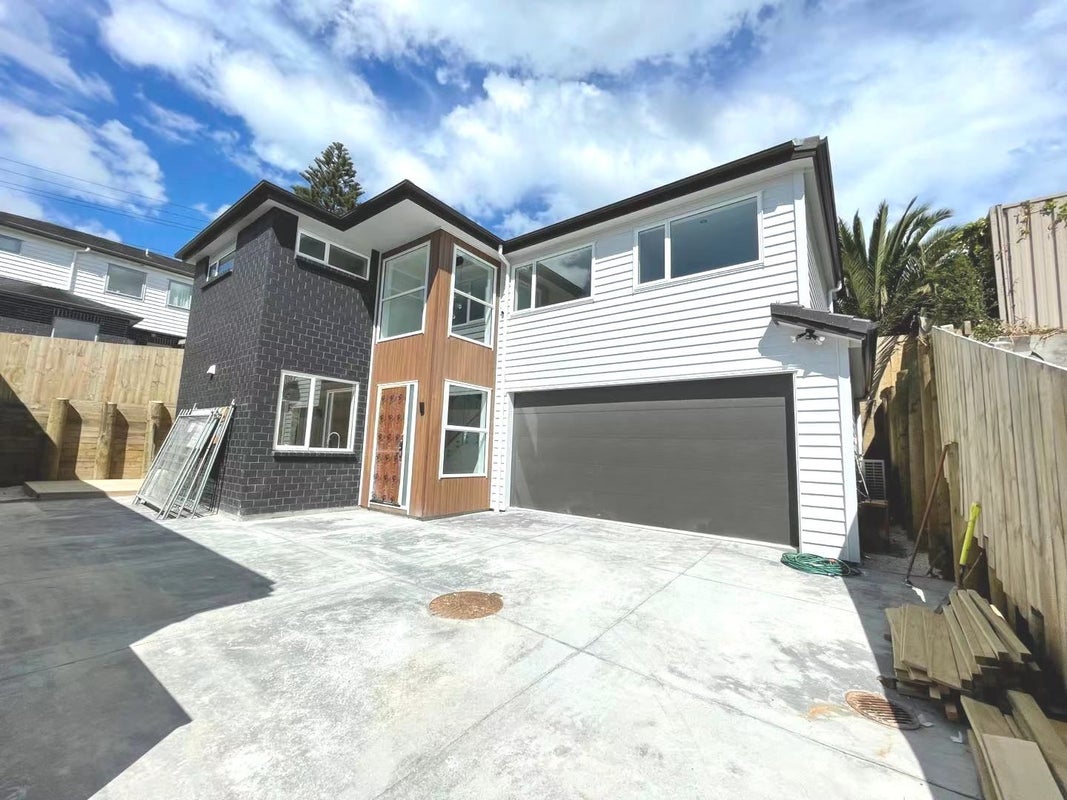 42D Kinross Street, Blockhouse Bay, Auckland - Carousel 1