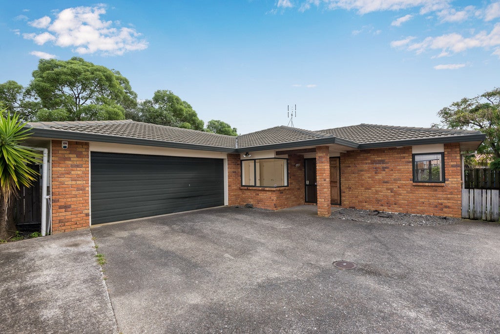2/34 Heathridge Place, Burswood, Auckland - Carousel 1