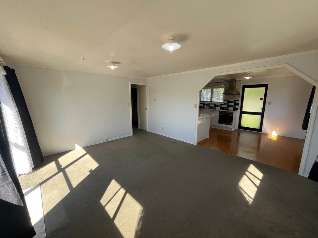 24A Netherlands Avenue, Kelston, Auckland - Carousel 2