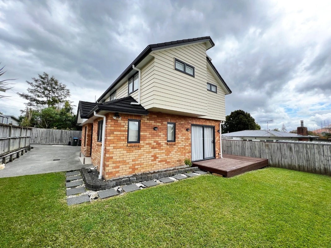 215A Halsey Drive, Lynfield, Auckland - Carousel 2