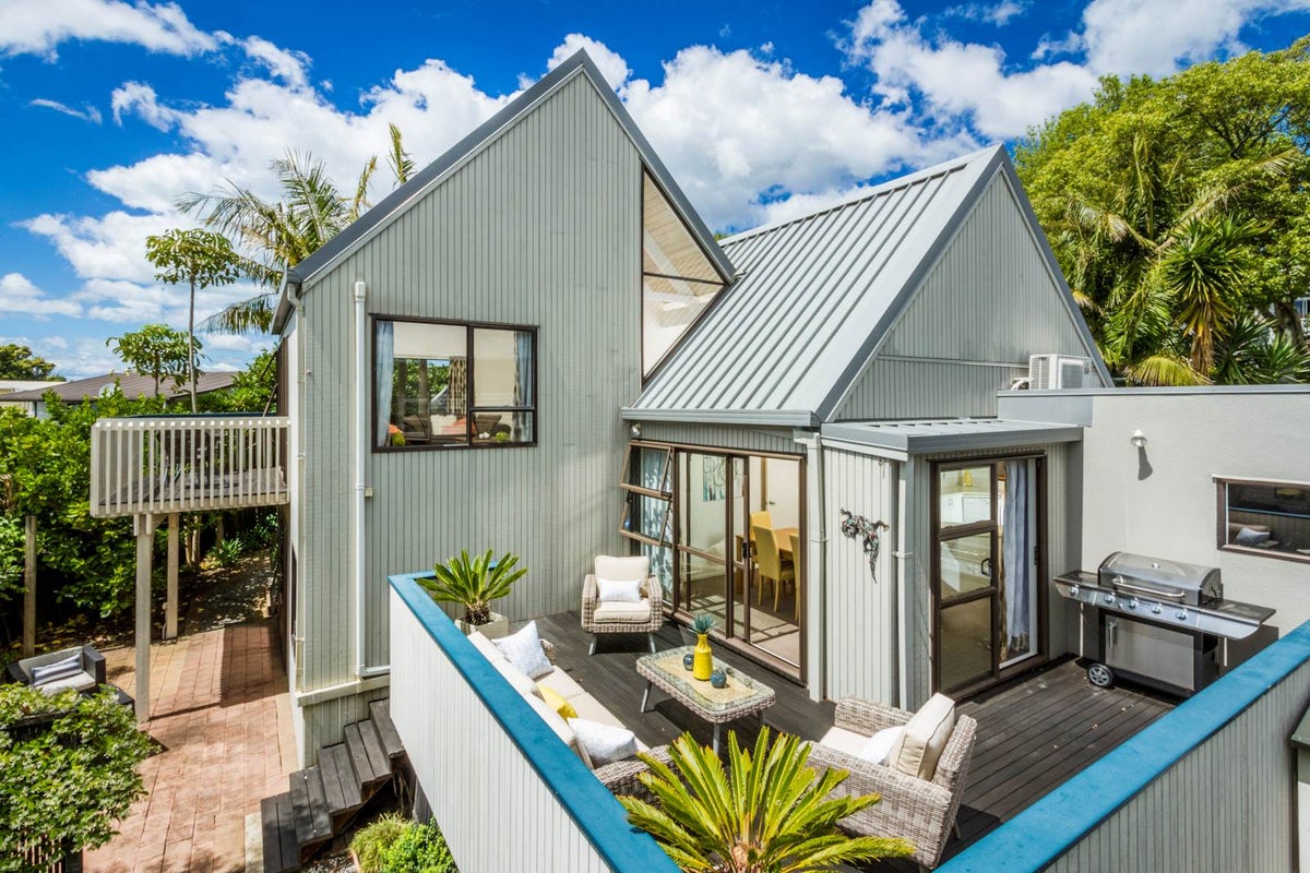 1/131 Carlisle Road, Northcross, Auckland - Carousel 1