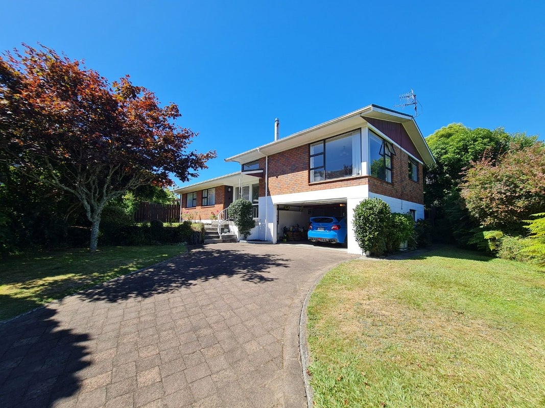 31 Waitawa Place, Lynmore, Rotorua - Carousel 1