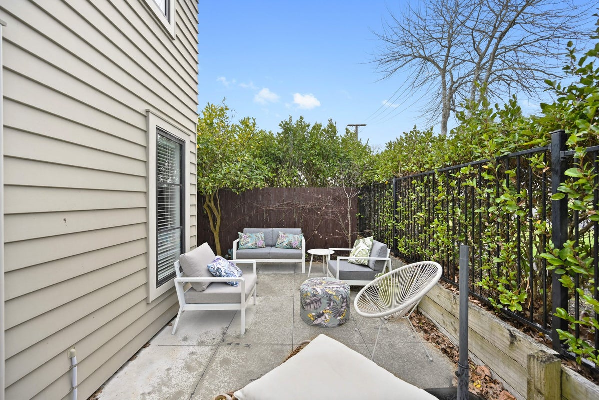 1/25 Albert Street, Hamilton East, Hamilton - Carousel 2
