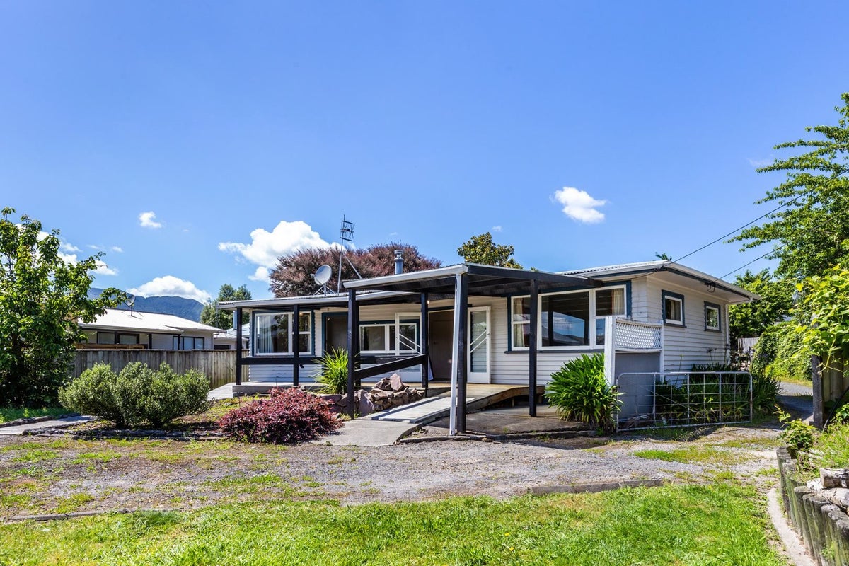 2/215 Rifle Range Road, Tauhara, Taupo - Carousel 1