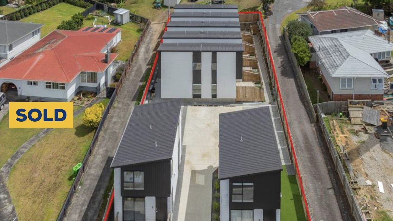 5/36 Tiroroa Avenue, Te Atatu South, Auckland - Carousel 1