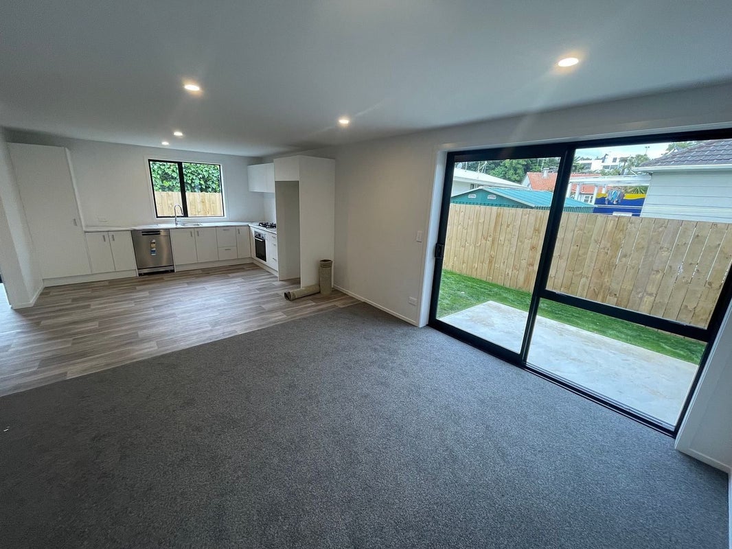 2/3 Clarkin Road, Fairfield, Hamilton - Carousel 2