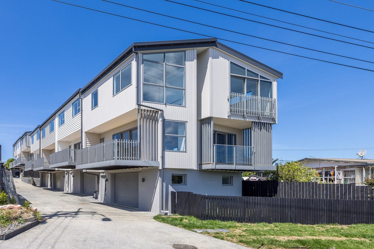 1/94 Target Road, Totara Vale, Auckland - Carousel 1