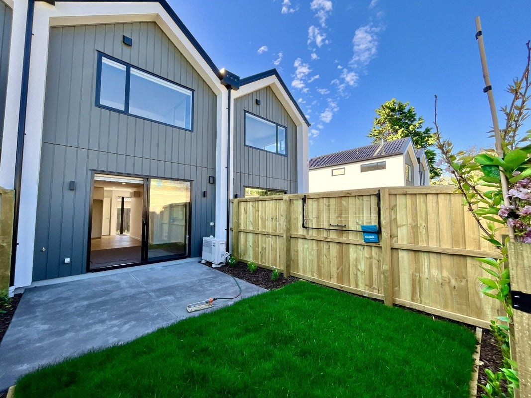 2/176 Hastings Street East, Waltham, Christchurch - Carousel 1