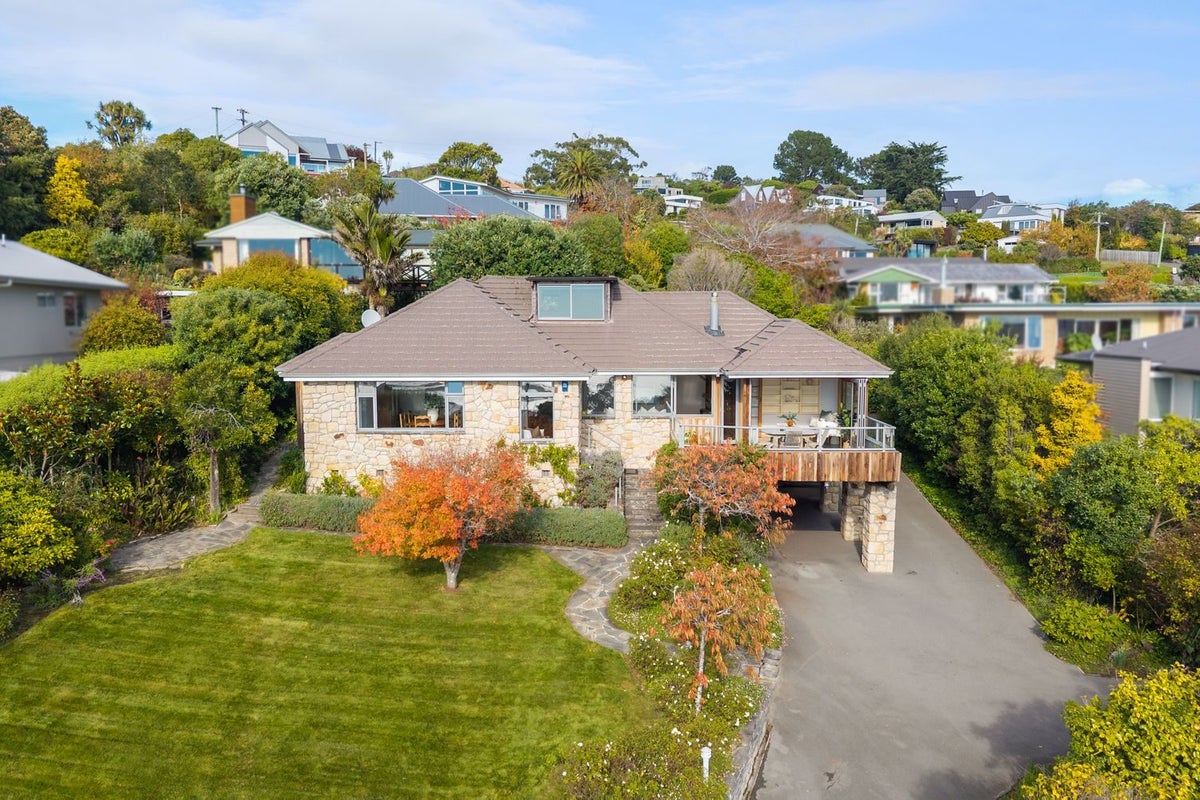 8 The Rise, Mount Pleasant, Christchurch - Carousel 1