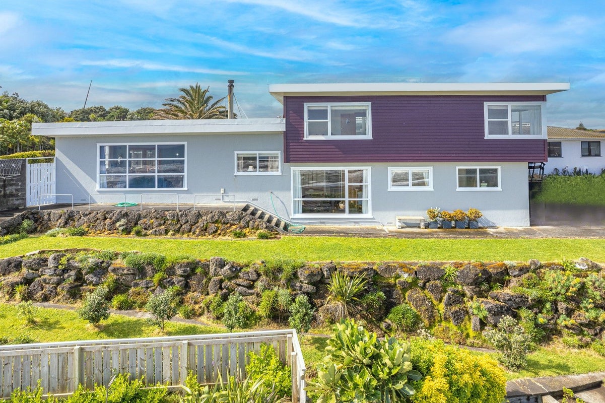 8 Kapiti Terrace, Castlecliff, Whanganui - Carousel 1