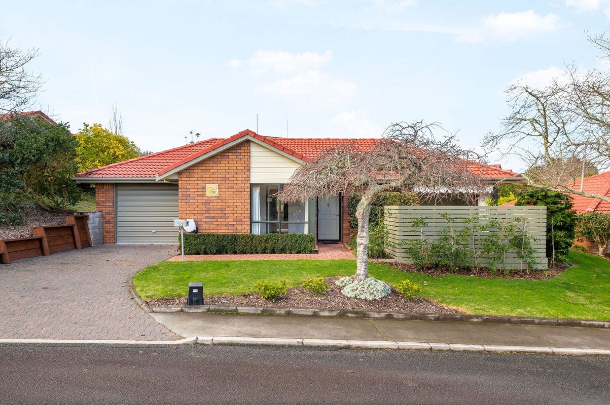 153 Alandale Avenue, Flagstaff, Hamilton - Carousel 1